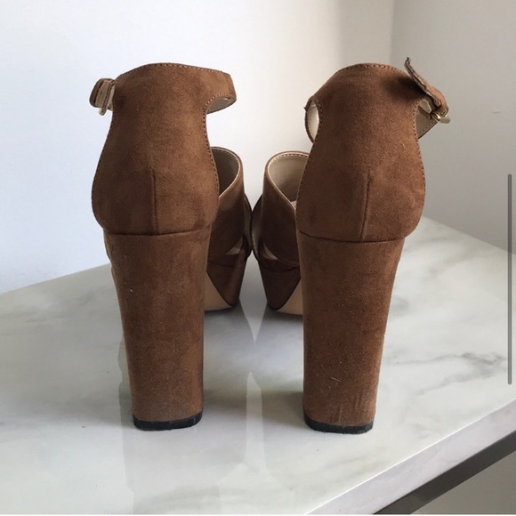 BCBGeneration tan suede chunky heels sz5 - Picture 3 of 5